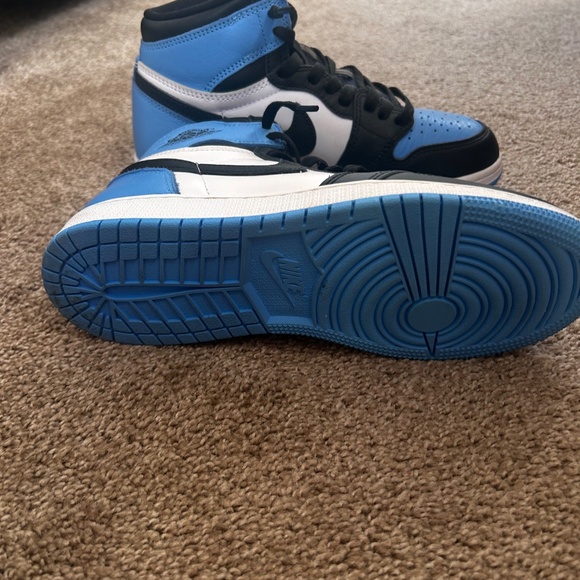 Air Jordan 1 Retro - Picture 3 of 3